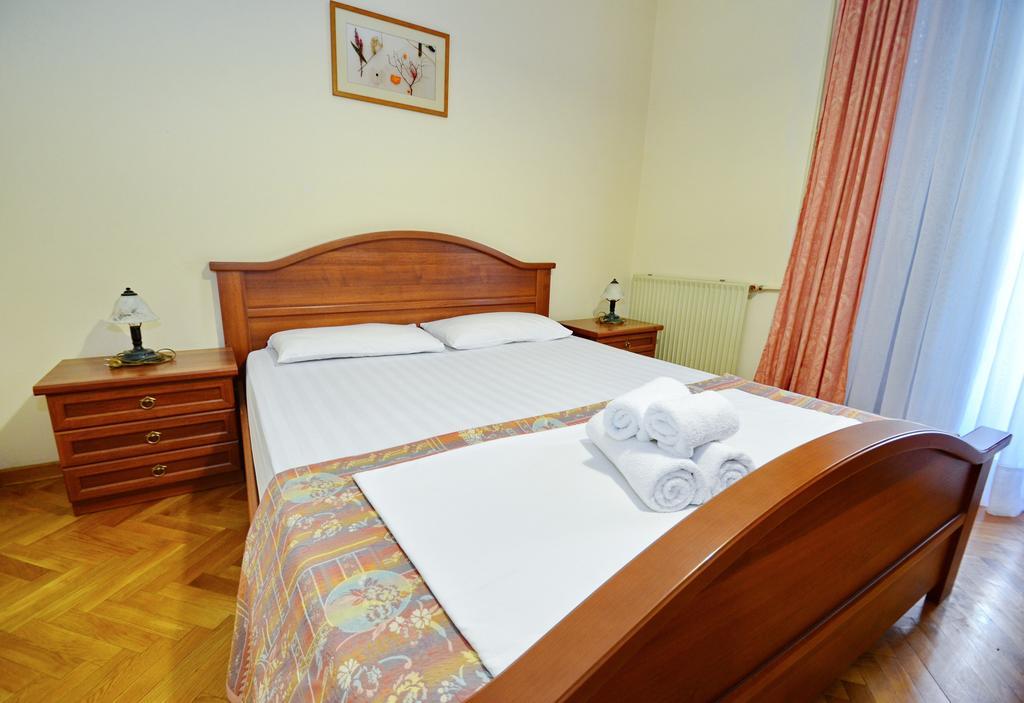 Villa Velzon Guesthouse Будва Стая снимка