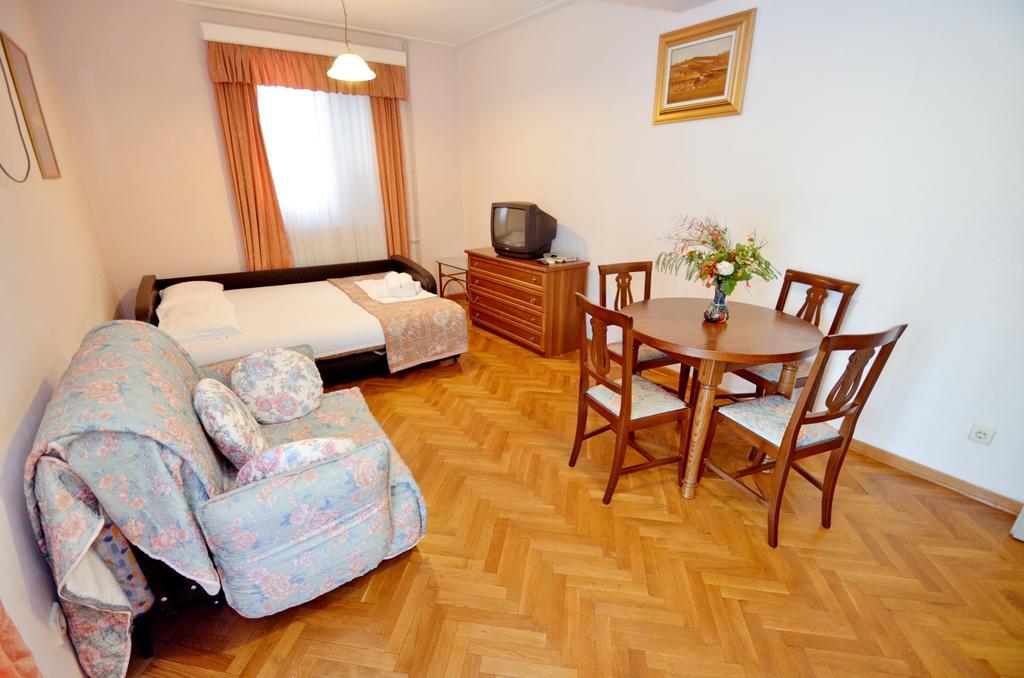 Villa Velzon Guesthouse Будва Екстериор снимка